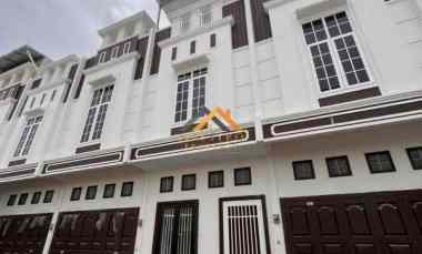 dijual rumah komplek mentari starlight