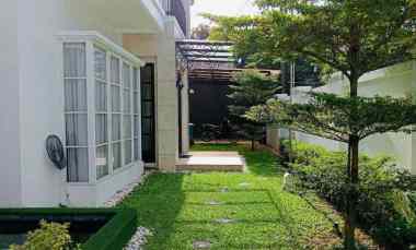 dijual rumah komplek mewah