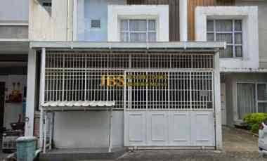 dijual rumah komplek mutiara palace