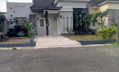 dijual rumah komplek parahyangan