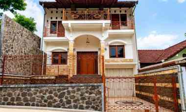 Dijual Cepat Rumah Murah 3 Lantai Komplek Pondok Hijau Gegerkalong