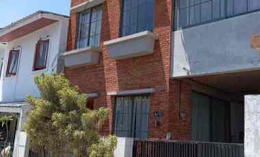 dijual rumah komplek sariwangi