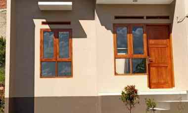 dijual rumah komplek sariwangi