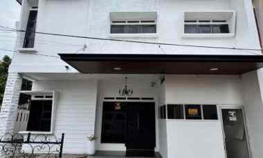 dijual rumah komplek sariwangi