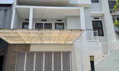 dijual rumah komplek sayana terrace