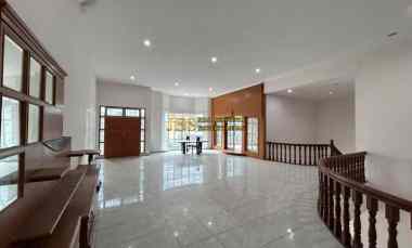 dijual rumah komplek taman malibu indah