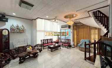 dijual rumah komplek taman polonia 1