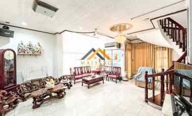 dijual rumah komplek taman polonia 1