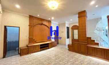 dijual rumah komplek taman polonia 5