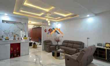 dijual rumah komplek taman polonia
