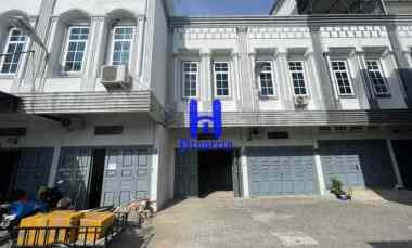 dijual rumah komplek the venetian jalan