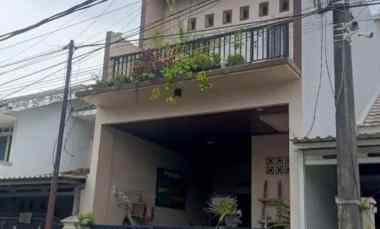 Dijual Rumah 2,5 Lantai Semi Furnished Jalan 2 Mobil di Duta Kranji