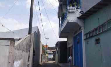 Rumah Induk Beserta Kost dan Tanah Kosong di Kutisari dekat Petra