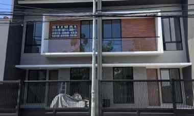 dijual rumah kutisari indah