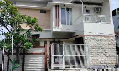 dijual rumah kutisari indah