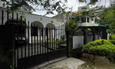dijual rumah lama lt 700 lb 500 shm tanah abang jakpus