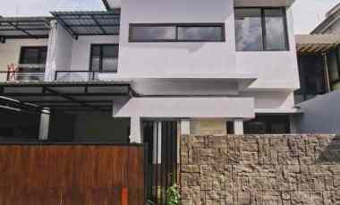 dijual rumah lantai 2 lokasi jalan tukad badung renon