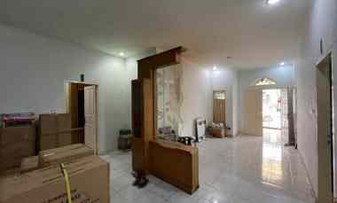 dijual rumah lebar 12 meter dikomplek cemara asri