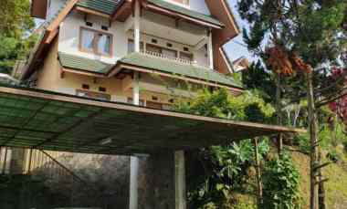 Rumah 3 Lantai Full Furnished dengan Pemandangan Indah Dago Pakar