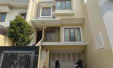 dijual rumah lubang buaya