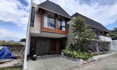 dijual rumah maguwoharjo depok sleman