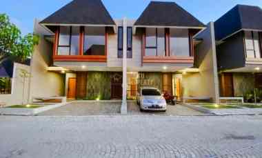 dijual rumah maguwoharjo depok sleman