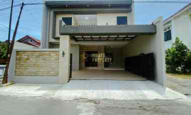 Rumah Mewah Desain Cantik Desain Modern di Mauwoharjo Sleman