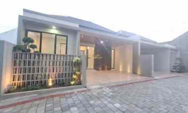 Rumah Desain Kekinian, Open Space, dekat Bandara Adi Sucipto