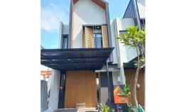 Rumah 3 Lantai Attic Rooftop Mahakam The Signature Jakarta Garden City