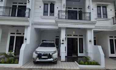 dijual rumah maharaja depok