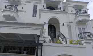 Dijual Rumah Mewah 3 Lt. Bergaya Modern Classic di Mampang, JakSel