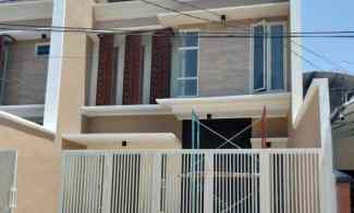 dijual rumah manyar
