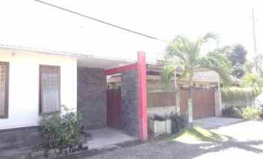 dijual rumah manyar