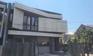 dijual rumah manyar
