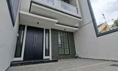 dijual rumah manyar