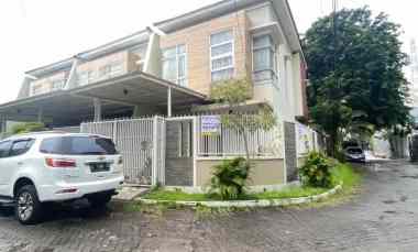 dijual rumah manyar