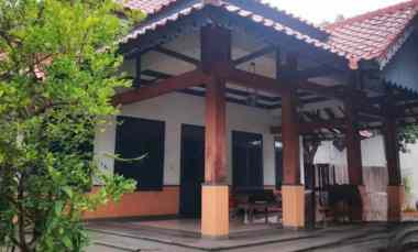 dijual rumah manyar