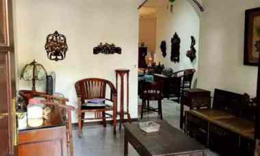 dijual rumah manyar