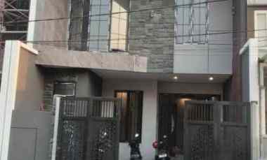dijual rumah manyar