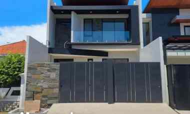 dijual rumah manyar jaya