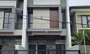 dijual rumah manyar jaya