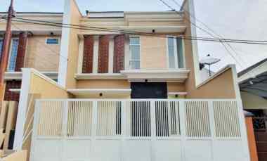 Rumah Dijual di MANYAR KERTOADI