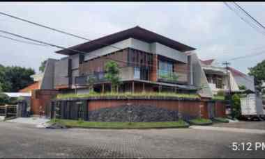 Rumah Hook Minimalis Tropis, Manyar Kertoadi, Semi Furnish Mewah