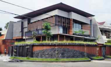 Dijual Rumah New With Waterfall di Perum Manyar Kertoadi