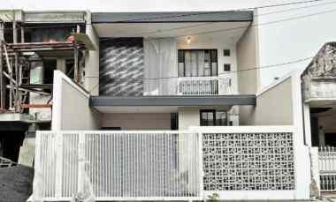 dijual rumah manyar rejo