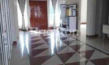 dijual rumah manyar rejo