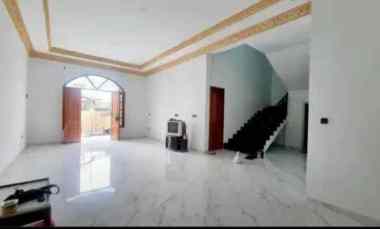 dijual rumah manyar rejo