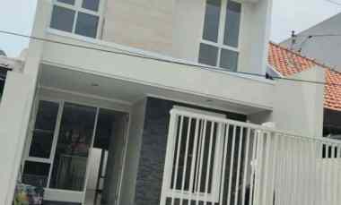 dijual rumah manyar tirtoasti