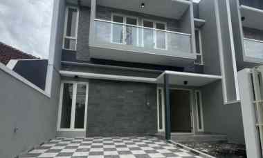 dijual rumah manyar tirtomoyo