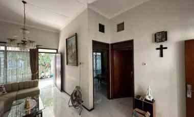 dijual rumah manyar tirtoyoso